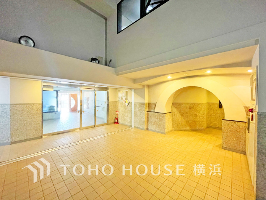 上質感漂うエントランス。めまぐるしく過ぎ行く日々の中でゆったりとした休息と癒しを提供してくれる居住者のプライベート空間があります。