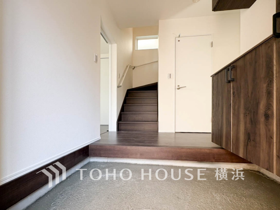 居住者の帰り、訪れる方を優しく迎え、やすらぎに満ちた生活空間を予感させる。健やかな暮らしを楽しめそう。