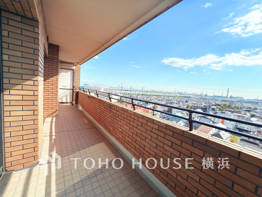 9階のお住まいからは開放的な眺望が広がります。