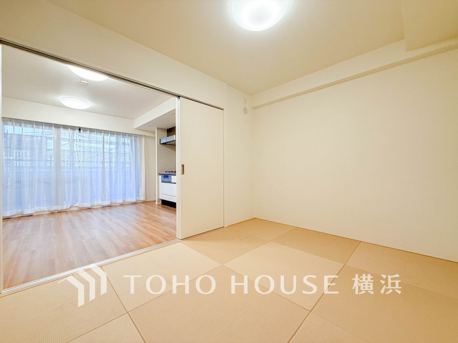 大きな窓からは快適な光を取り入れ、通気性能を上げる事で居心地の良い空間を演出します。多くの時間を過ごす住まいだからこそ、いつも快適な場所であるように心掛けています。