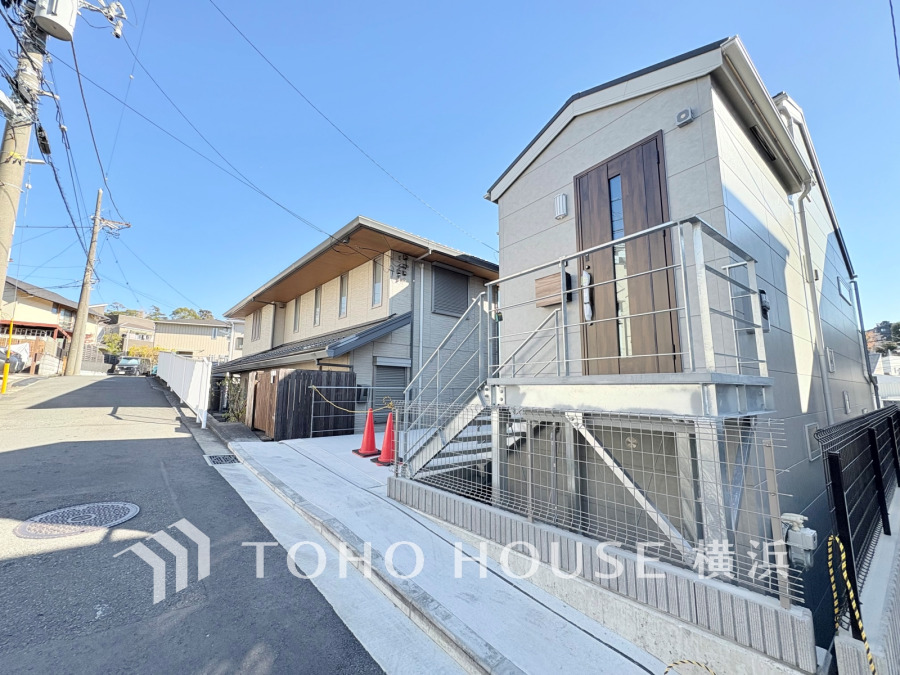 穏やかな風と陽光を導き、プライバシーに配慮された設計プランを採用し、居住性を一段と心地よいものにしています。周辺環境とのコラボレーションにより明るく開放的な空間を演出。