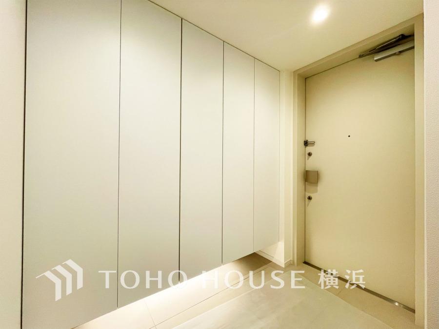 ご家族の帰り、訪れる方を優しく迎え、やすらぎに満ちた生活空間を予感させる。健やかな暮らしを楽しめそう。