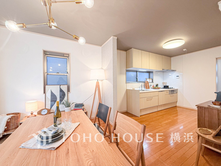 和やかで洗練された空間の演出。寛ぎとコミュニケーションを育む居心地のよい場所。