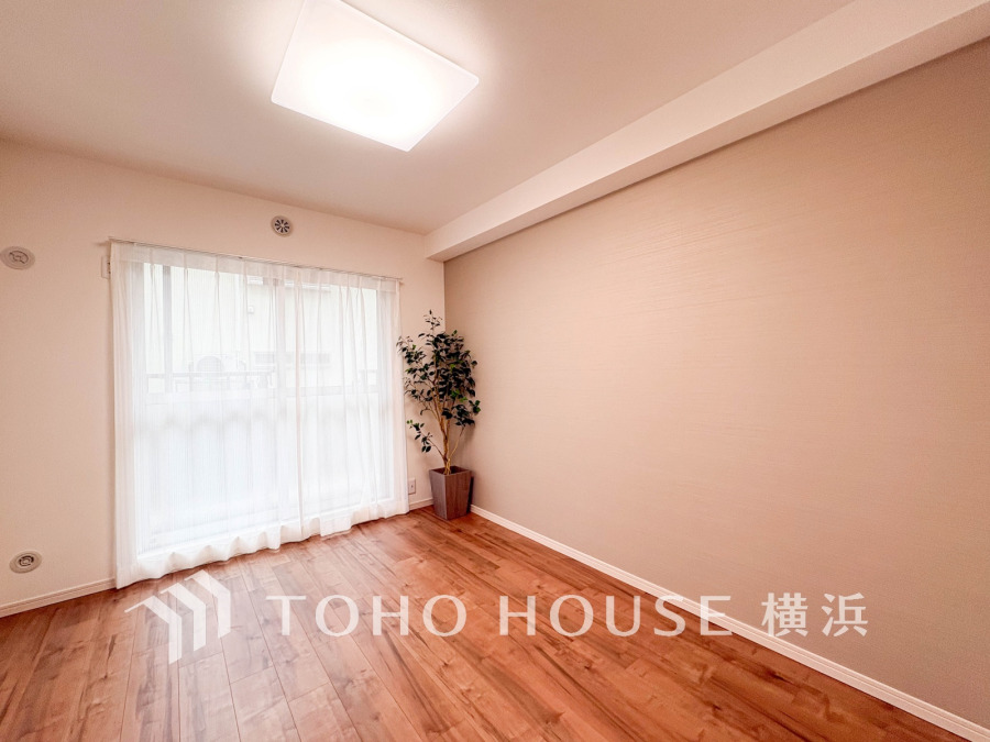 バルコニーに面した明るい空間。大容量のWIC付きです。