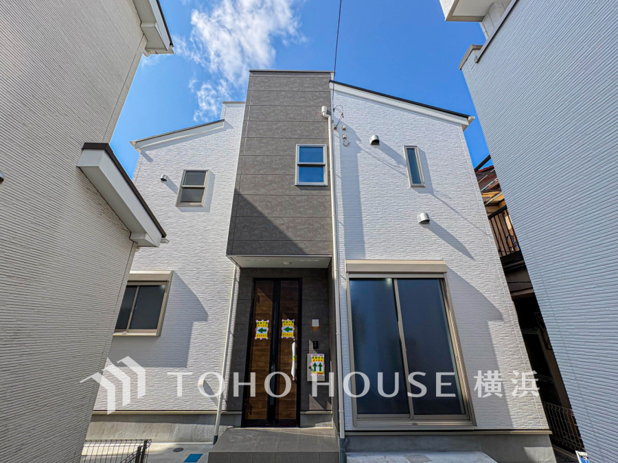 爽やかな青空の下に贅沢なほどに降り注ぐ陽光、豊かな居住性と、クオリティが見事に調和した住空間は、住まうことの喜びを感じさせてくれます。 