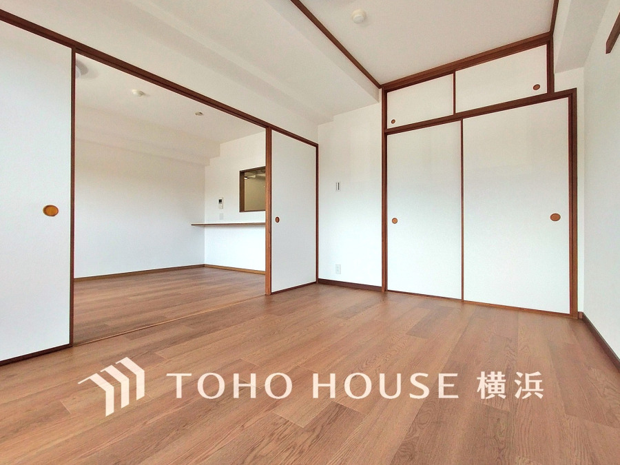 1日の疲れを癒し、心地よく寛げるようゆったりとした広さを確保しています。プライベートタイムをより優雅に穏やかに…。落ち着いた雰囲気を紡ぎます。