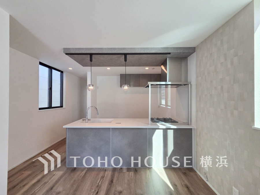 誰もが使いやすいデザインにこだわったキッチン。プライベートスペースを彩るインテリアとしての美と、快適な日常を支える機能性と強さがひとつになったキッチンです。