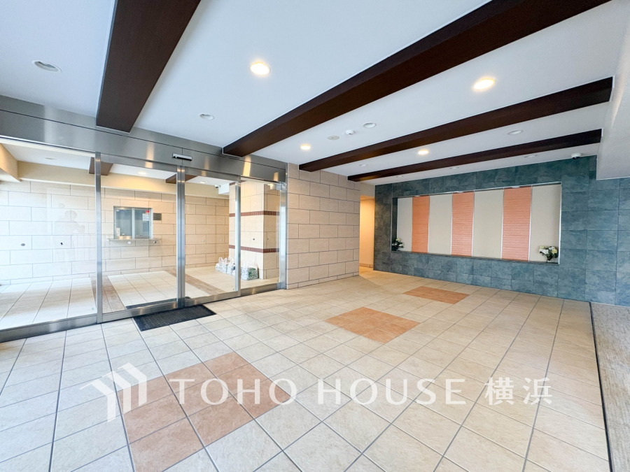 清潔感あふれるタイル張りのエントランスホール住む人や訪れる人をやさしくエスコートします。
