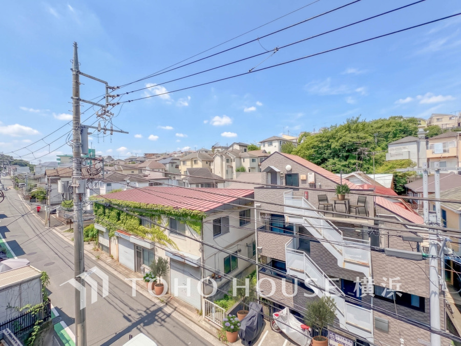 この開放感ある眺望と共に閑静な住宅街の季節感を演出する四季折々の変化を楽しめる心地よい場所となることでしょう。