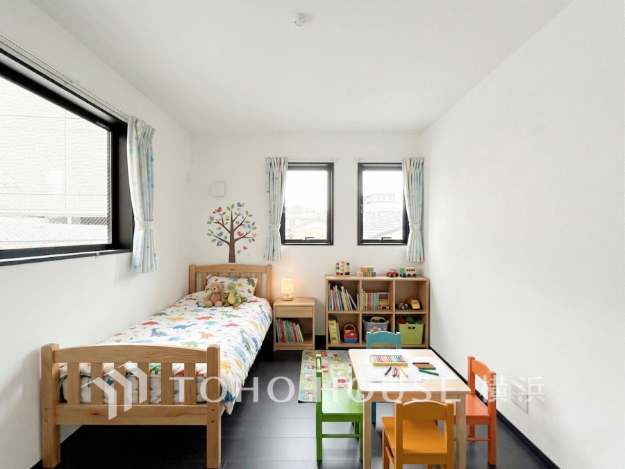 快適に過ごす条件は、一人ひとり違います。飾リ過ぎないシンプルな内装と偏り過ぎないデザインで統一しております。※生成AIによるイメージです。家具・小物は販売価格に含まれません。