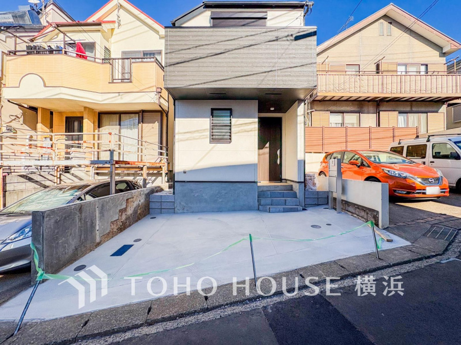 その邸が魅せる、気品・上質・重厚感・極細やかさ、そのすべては訪れた者に安らぎと品性を与える特別な空間です。ここに住むからこそ意味がある。すべての（始まり）をここから迎えます