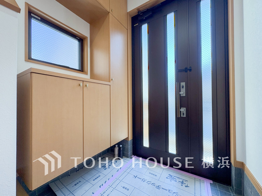 清潔感溢れる玄関がお出迎えする本邸宅の物語は、ここから始まる日常を期待させます。この場所には「希望」と「優越」で包み込んでくれる「特別」な空間があります。