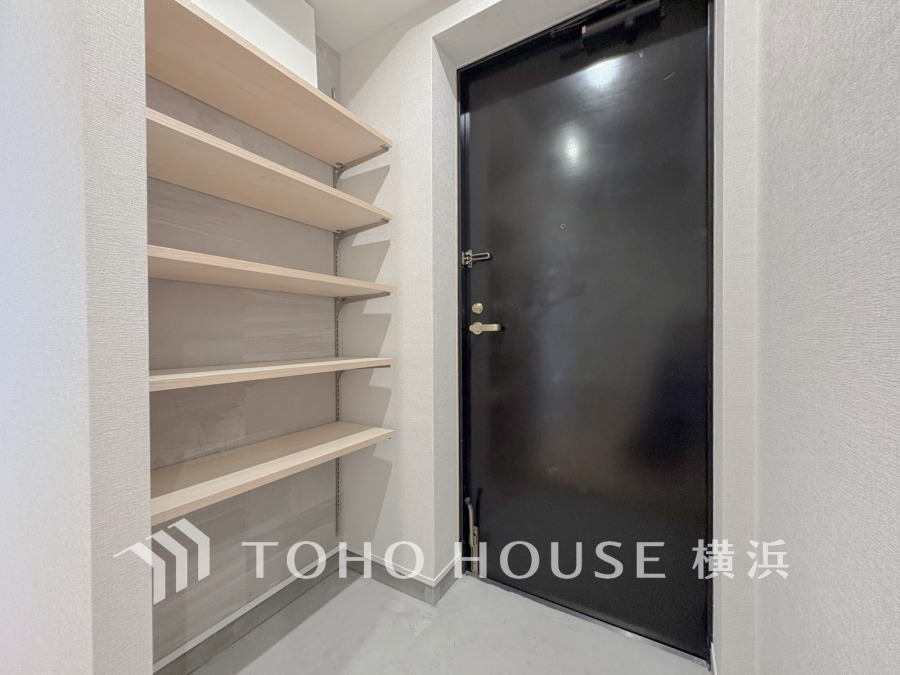 居住者の帰り、訪れる方を優しく迎え、やすらぎに満ちた生活空間を予感させる。健やかな暮らしを楽しめそう。