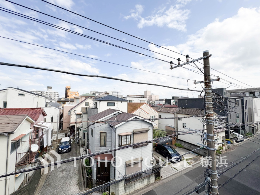 手を伸ばせば、ふれることが出来そうな環境が、そのままインテリアになったような開放的な空間。