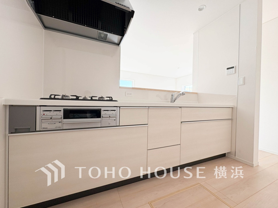 誰もが使いやすいデザインにこだわったキッチン。プライベートスペースを彩るインテリアとしての美と、快適な日常を支える機能性と強さがひとつになったキッチンです。