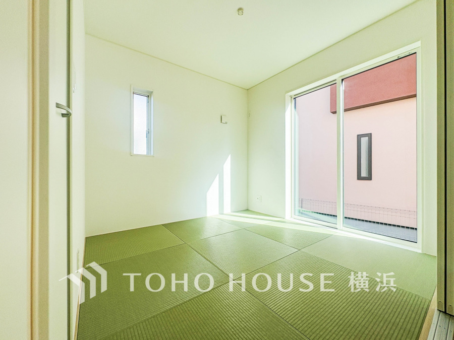 和室があることで落ち着きと癒しの空間が生まれます。来客時の客室としても利用できますし、お子様のプレイルームやお昼寝に最適なお部屋です。