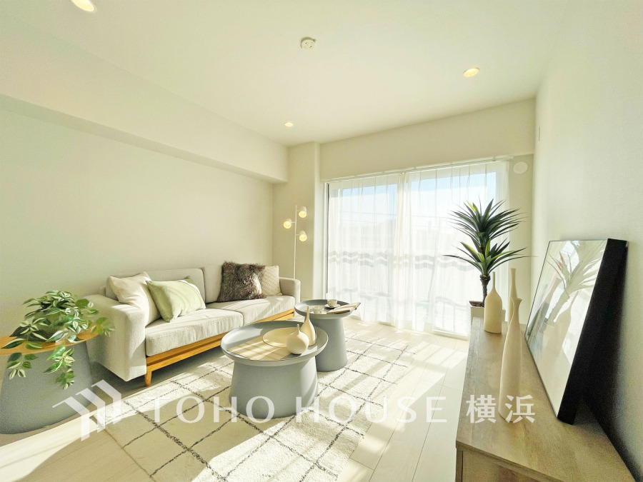 柔らかな光が広がり、デザインされた美しい内装が織り成す家族の集う場所。楽しい会話やさまざまな時が織りなすご家族の時間が丁寧に紡がれていく大切な空間。