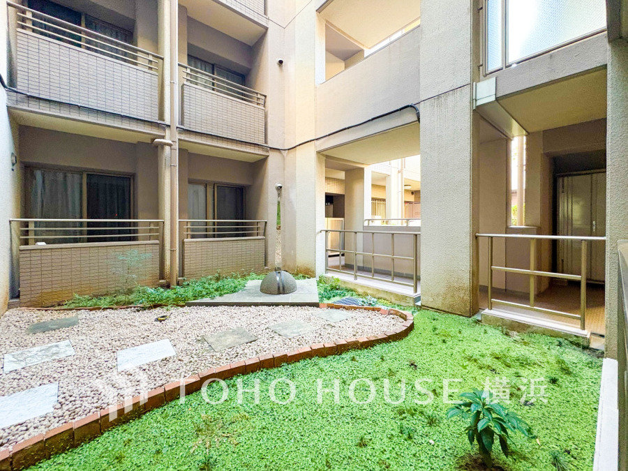 敷地内に一歩足を踏み入れると、そこには都市の喧騒を離れた別世界。都市型コミュニティーが造り出す上質な景観と住環境をご実感ください。