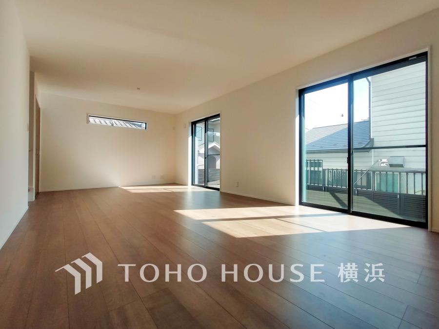 20.7帖の広々としたLDK。お庭に面した陽だまりの寛ぎ空間です。