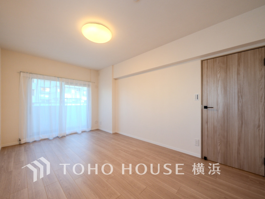 過ぎ行く時間をゆったりと感じることができる落ちついたプライベートルーム。リビングで楽しく過ごした後はゆっくり寛ぎの時間を満喫できます。静かな環境でリラックスタイムを愉しんで。