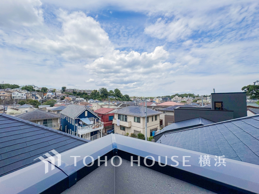 この開放感ある眺望と共に閑静な住宅街の季節感を演出する四季折々の変化を楽しめる心地よい場所となることでしょう。