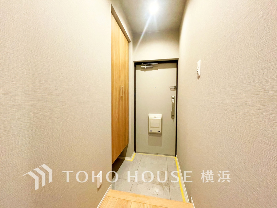 ご家族の帰り、訪れる方を優しく迎え、やすらぎに満ちた生活空間を予感させる。健やかな暮らしを楽しめそう。