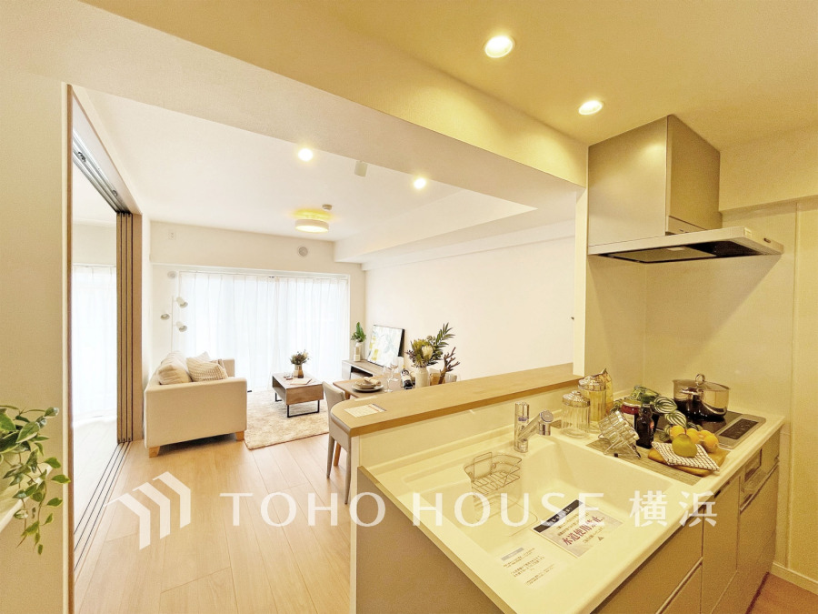 開放的な対面キッチンは、リビングで寛ぐご家族と会話をしながらお料理が出来ます。