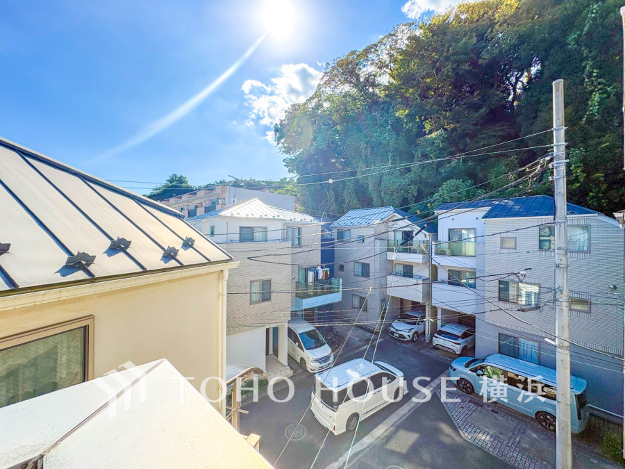 【2025年10月撮影】この開放感ある眺望と共に閑静な住宅街の季節感を演出する四季折々の変化を楽しめる心地よい場所となることでしょう。