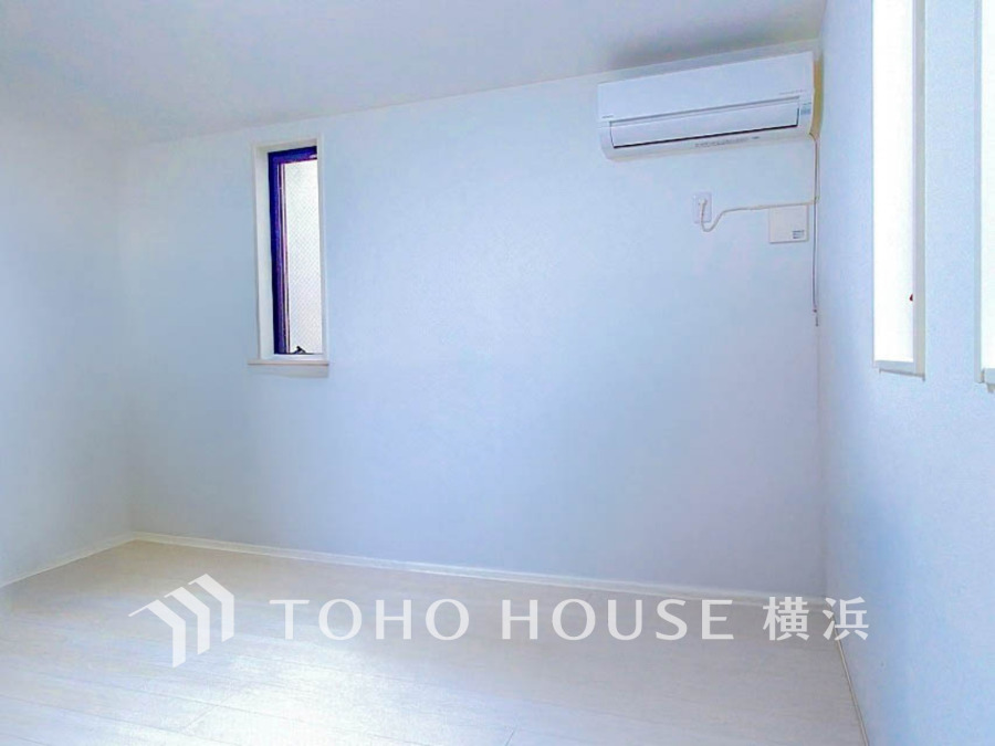 採光もアクセントの一つとして。プライベートルームにはやさしい光が射し込んでいて、この明るい好みの空間で読書をしたり、音楽を聞いたりと一人の時間も充実したものにできます。