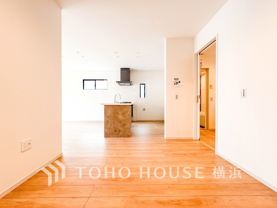 LDKは広々20.7帖。大型のウォークインクローゼットを設置した使い勝手の良い空間です。