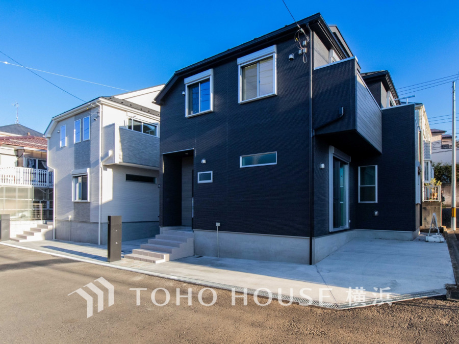 爽やかな青空の下に贅沢なほどに降り注ぐ陽光、豊かな居住性と、クオリティが見事に調和した住空間は、住まうことの喜びを感じさせてくれます。