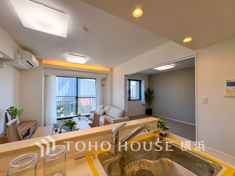 開放的な対面キッチンは、リビングで寛ぐご家族と会話をしながらお料理が出来ます。