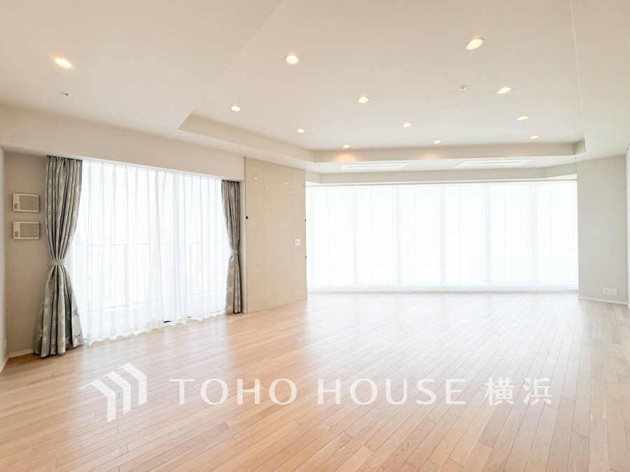 光が注がれる青い空から鮮やかに赤色にゆっくりと染まり、漆黒に瞬く星と月を見上げる。そんな優しい時間がここでは流れてゆく。家族の笑顔が集まる空間。