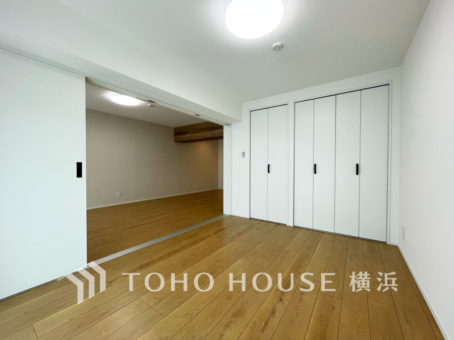 リビングに隣接した洋室は、引き戸を開け放してLDK空間を共有しながら開放的に使うこともできます。
