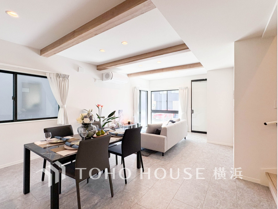 たくさんの想いが美しいカタチに彩られた時、そこにはひと時のくつろぎが生まれ、ゆっくりと愛着が育まれていきます。