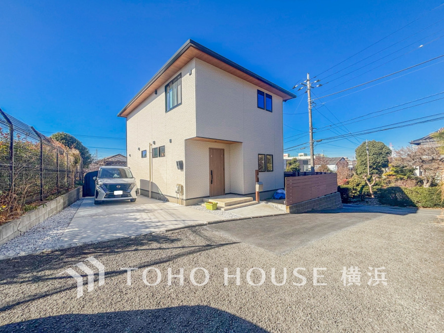 その邸が魅せる、気品・上質・重厚感・極細やかさ、そのすべては訪れた者に安らぎと品性を与える特別な空間です。ここに住むからこそ意味がある。すべての（始まり）をここから迎えます