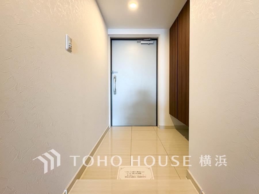 居住者の帰り、訪れる方を優しく迎え、やすらぎに満ちた生活空間を予感させる。健やかな暮らしを楽しめそう。