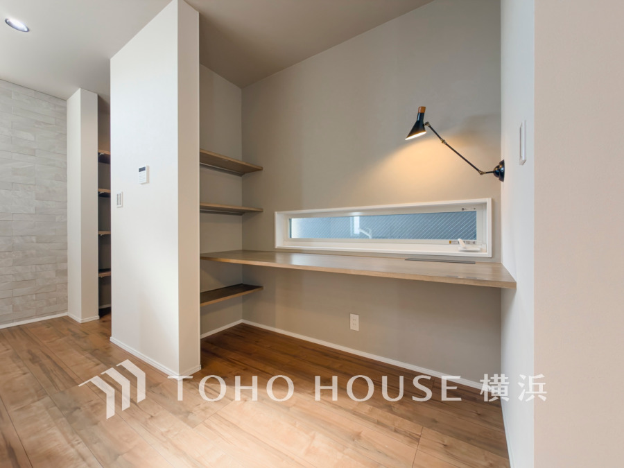 リモートワークやスタディスペース、趣味の空間としてなど、多用途にご使用頂けるお洒落なワークスペースを設置。何かと便利で、あると嬉しい素敵な空間です。