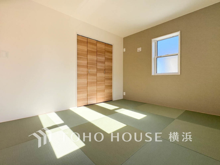 家族団らんのできる和の空間。お客様のおもてなしにも良さそうです。畳の香りに癒され、和の空間を感じることのできる落ち着きある一部屋です。