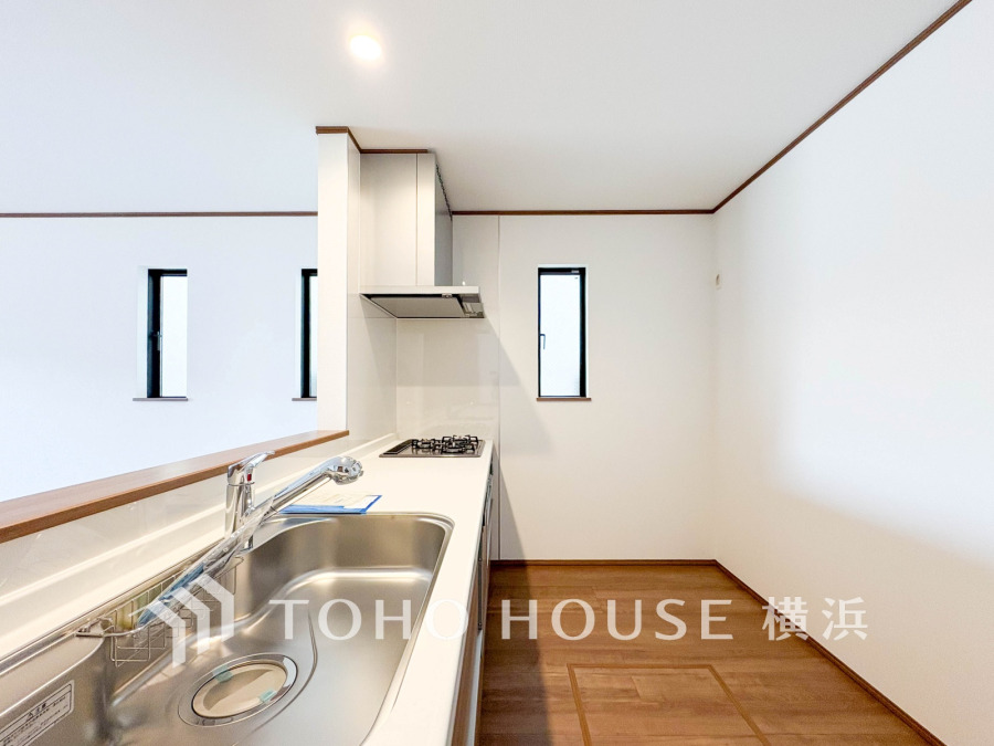 誰もが使いやすいデザインにこだわったキッチン。プライベートスペースを彩るインテリアとしての美と、快適な日常を支える機能性と強さがひとつになったキッチンです。