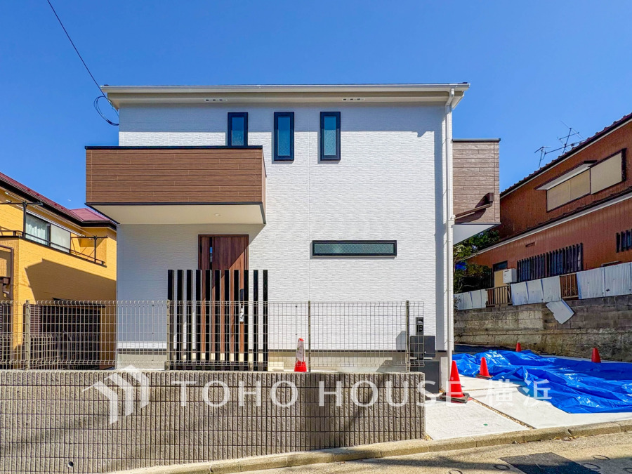 その邸が魅せる、気品・上質・重厚感・極細やかさ、そのすべては訪れた者に安らぎと品性を与える特別な空間です。ここに住むからこそ意味がある。すべての（始まり）をここから迎えます。