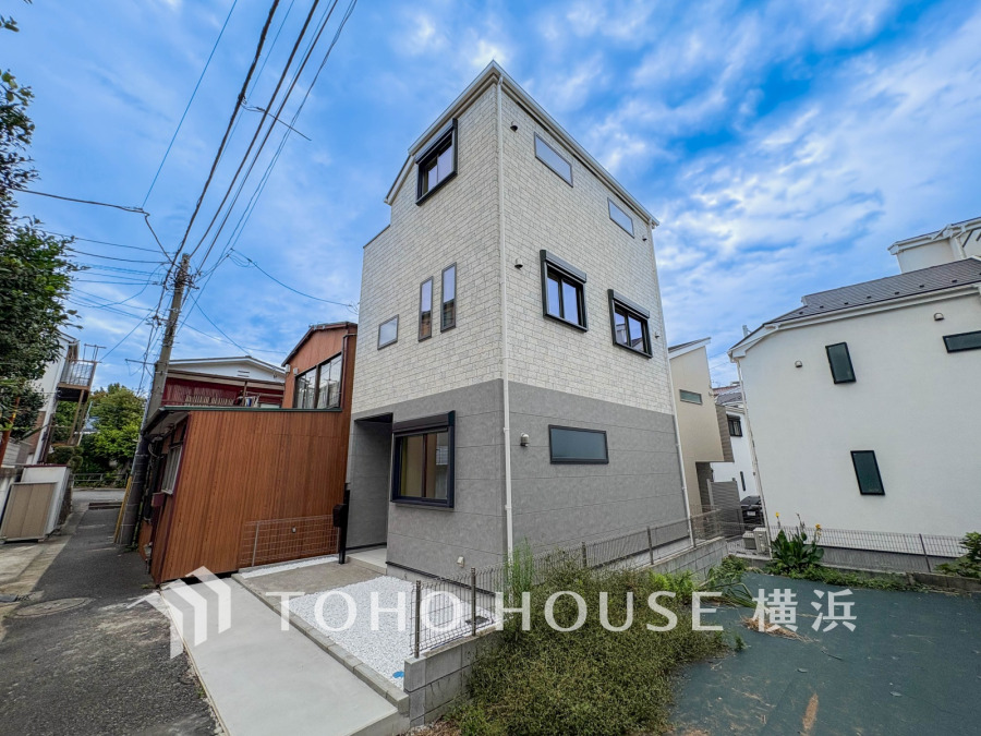 コンパクトながらも機能的にお住まいいただける都市型3階建て住宅。