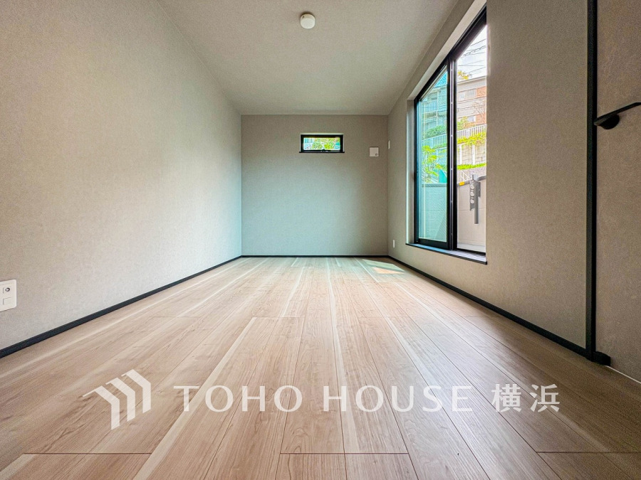 過ぎ行く時間をゆったりと感じることができる落ちついたプライベートルーム。リビングで楽しく過ごした後はゆっくり寛ぎの時間を満喫できます。静かな環境でリラックスタイムを愉しんで。