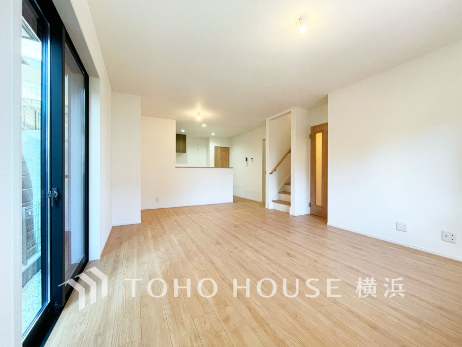 太陽の恵みを受けた明るい空間。吹きぬける風を感じながら爽やかで風通しの良い暮らしが叶います。
