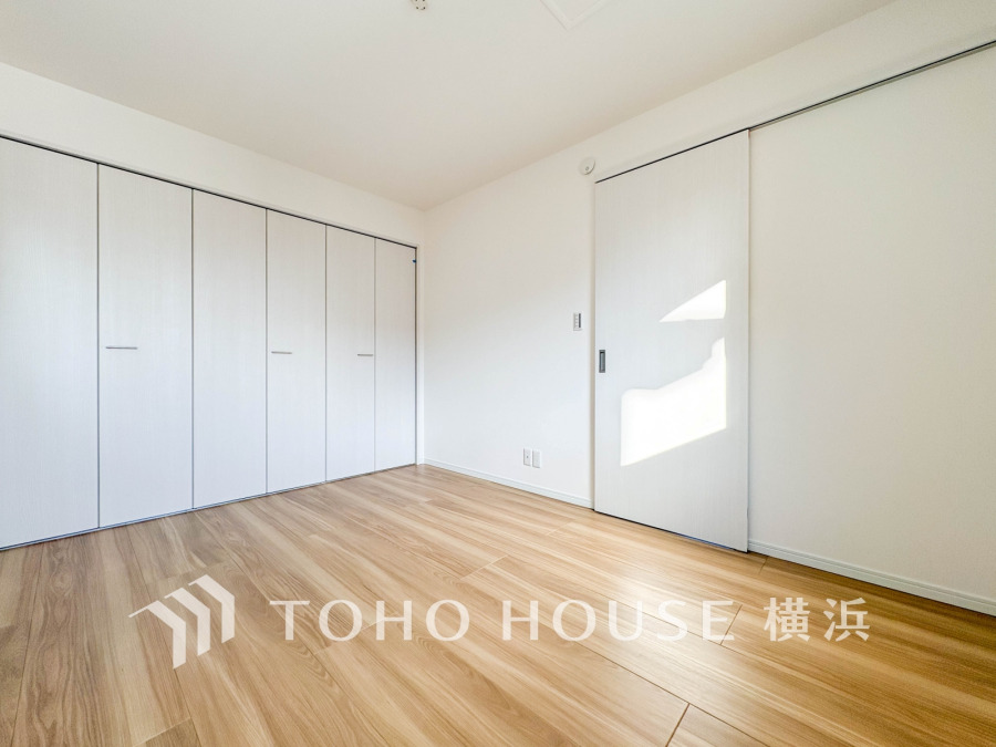 家族一人ひとりの大切なプライベート空間。趣味・感性で自由に演出できるよう、シンプルに仕上げた空間。暮らし心地を大きく左右する収納を、適材適所に配置し、使い勝手にも考慮しました。