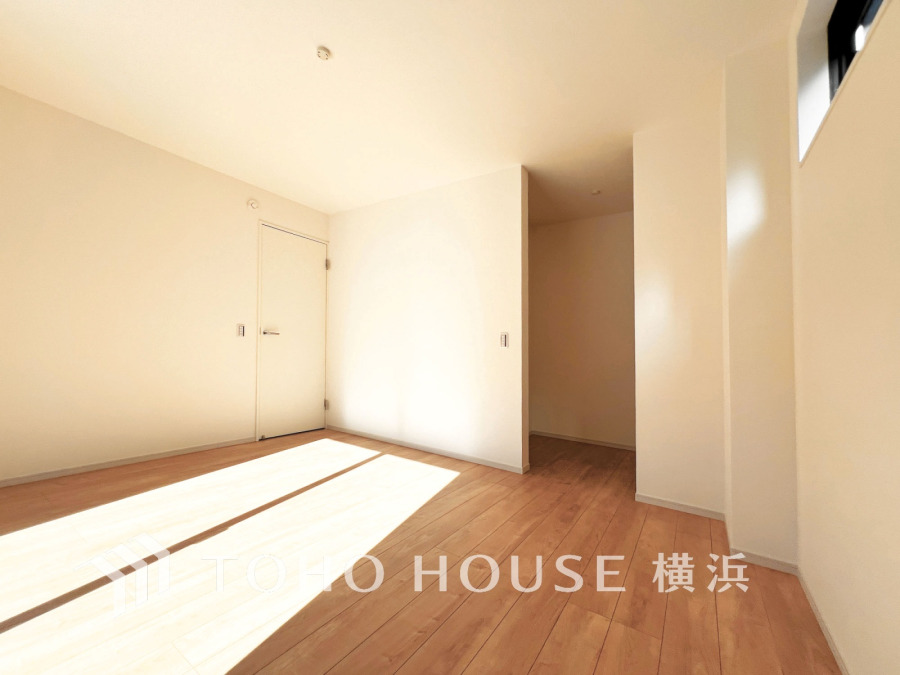 1日の疲れを癒し、心地よく寛げるようゆったりとした広さを確保しています。プライベートタイムをより優雅に穏やかに…。落ち着いた雰囲気を紡ぎます。