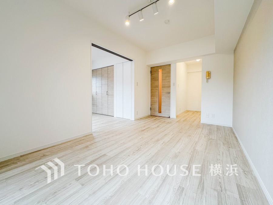 リビングに隣接した洋室の引き戸を開け放して空間を共有しながら開放的に使うこともできます。
