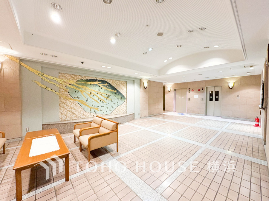 高級感のあるホテルライクなエントランスホール。格調高い雰囲気を漂わせた上質な空間です。
