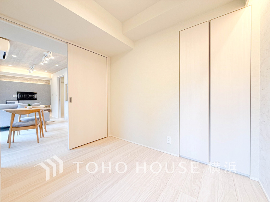 リビングに隣接した洋室は、引き戸を開け放してLDK空間を共有しながら開放的に使うこともできます。
