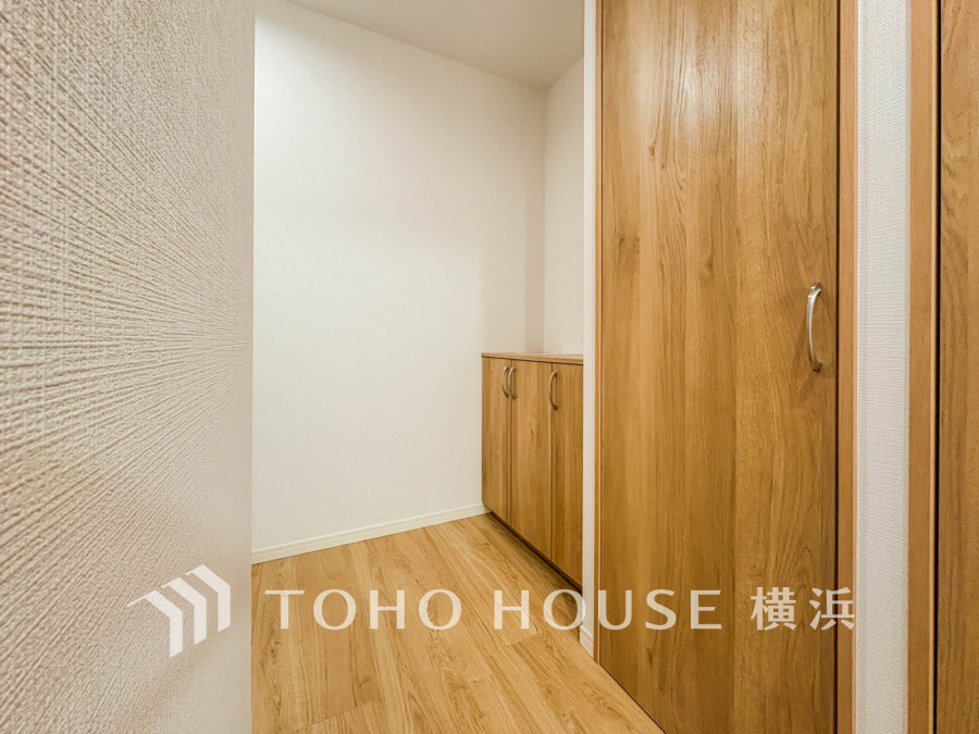 居住者の帰り、訪れる方を優しく迎える・安らぎに満ちた生活空間を予感させる。健やかな暮らしを楽しめそう